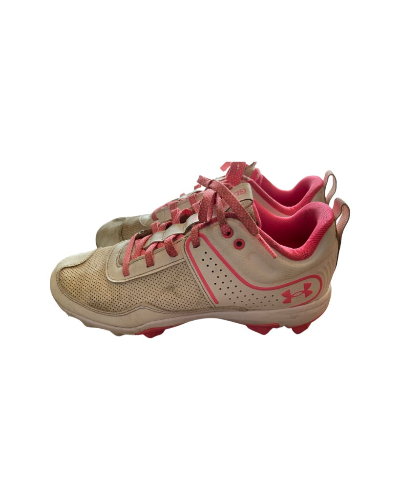 Under Armour softball cleats 6Y